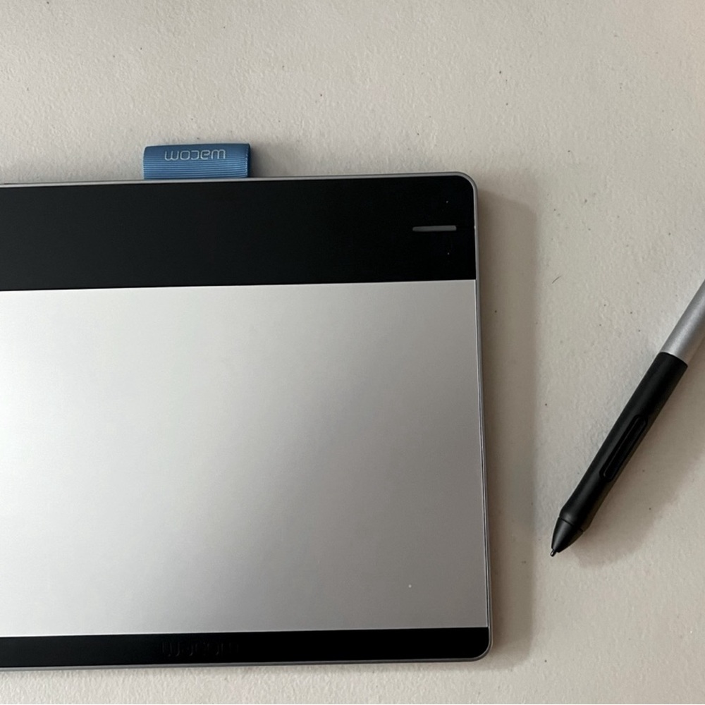 WACOM Intuos - Creative Pen Drawing Tablet